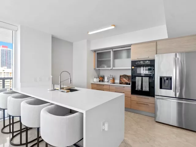 2-bedroom condo for sale in Hallandale Beach - 1830 S Ocean Drive 1006 - MondialRealty