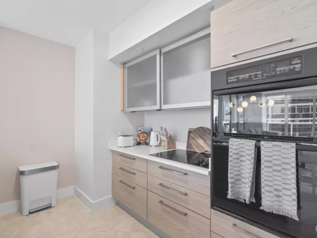 2-bedroom condo for sale in Hallandale Beach - 1830 S Ocean Drive 1006 - MondialRealty