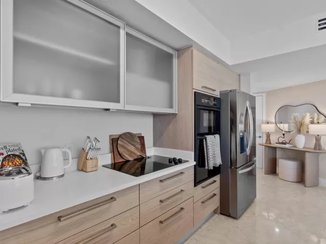 2-bedroom condo for sale in Hallandale Beach - 1830 S Ocean Drive 1006 - MondialRealty