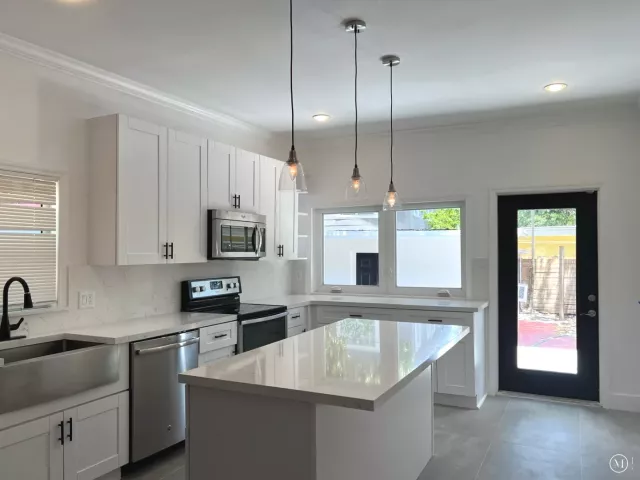 2-bedroom home for rent in Miami - 45 NE 50th Street - MondialRealty