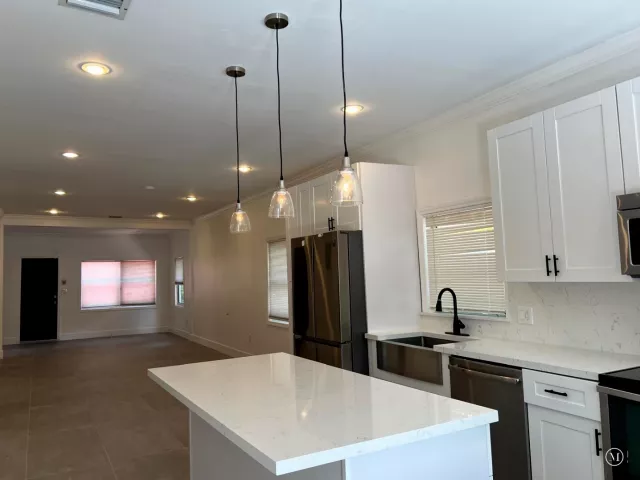 2-bedroom home for rent in Miami - 45 NE 50th Street - MondialRealty
