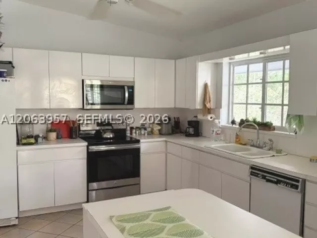 3-bedroom home for sale in Miami - 23805 SW 142nd Ave - MondialRealty