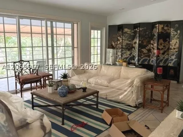 3-bedroom home for sale in Miami - 23805 SW 142nd Ave - MondialRealty