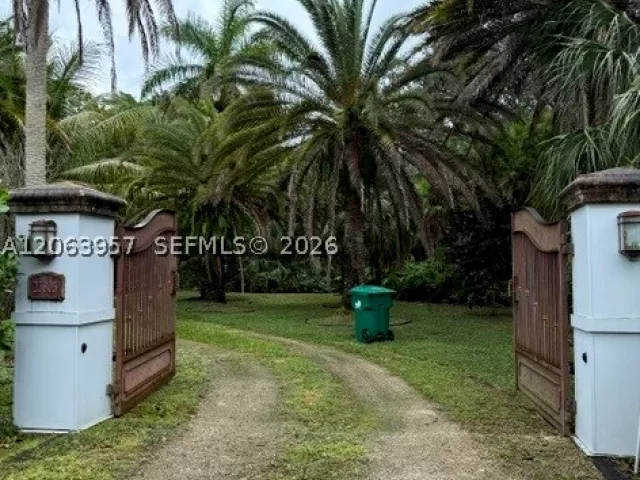 3-bedroom home for sale in Miami - 23805 SW 142nd Ave - MondialRealty