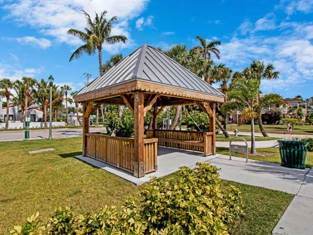 2-bedroom home for rent in Delray Beach - 110 Marine Way #5 Granada - MondialRealty
