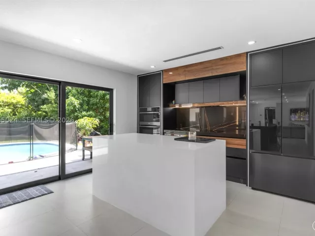 3-bedroom home for sale in Miami - 11243 SW 174th Ter - MondialRealty