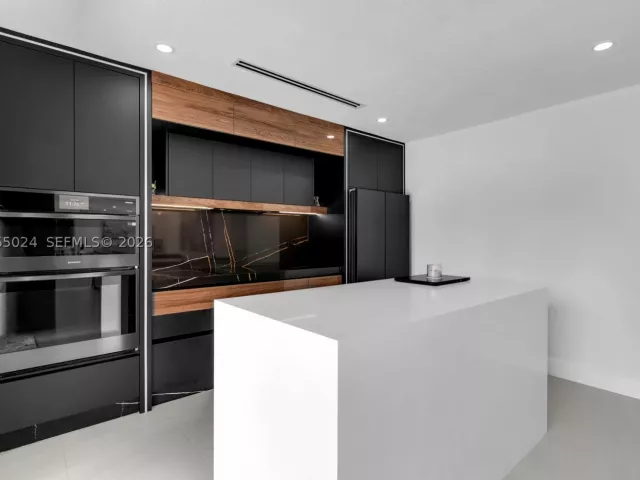 3-bedroom home for sale in Miami - 11243 SW 174th Ter - MondialRealty