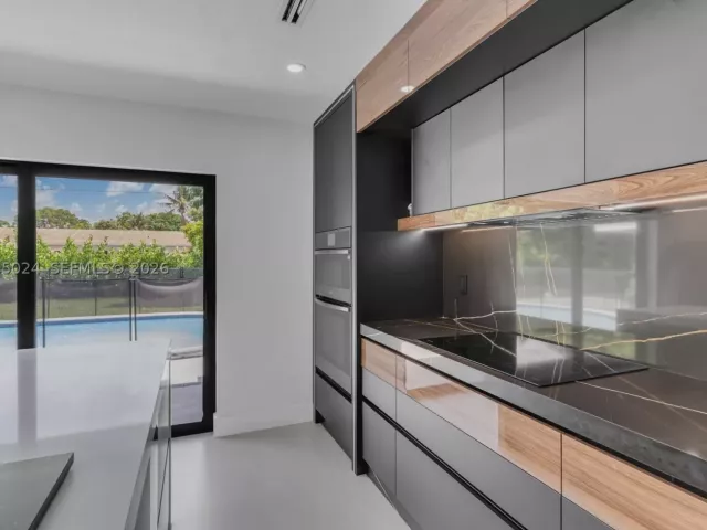 3-bedroom home for sale in Miami - 11243 SW 174th Ter - MondialRealty