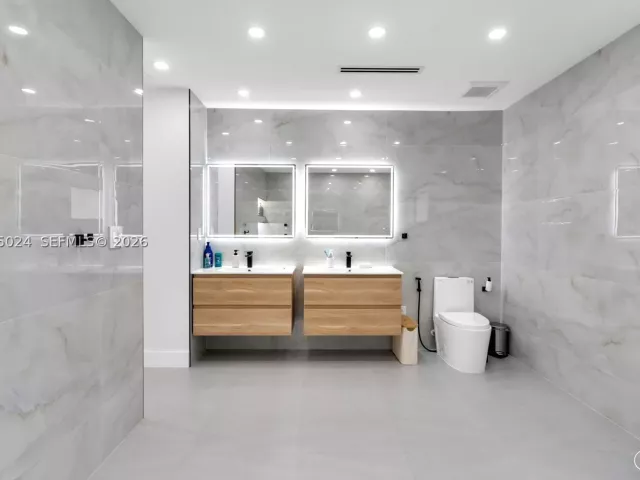 3-bedroom home for sale in Miami - 11243 SW 174th Ter - MondialRealty