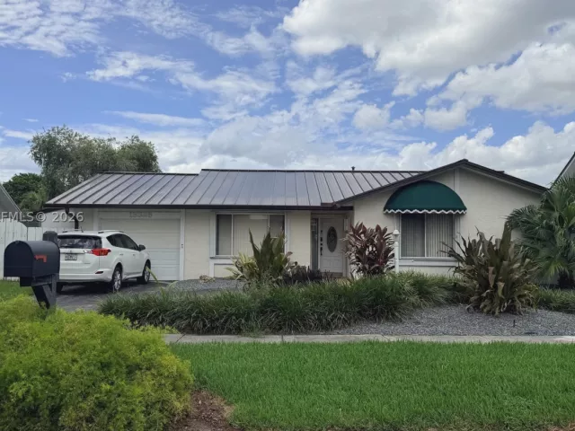4-bedroom home for rent in Miami - 13325 SW 100th Ter - MondialRealty