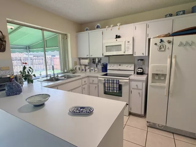 4-bedroom home for rent in Miami - 13325 SW 100th Ter - MondialRealty