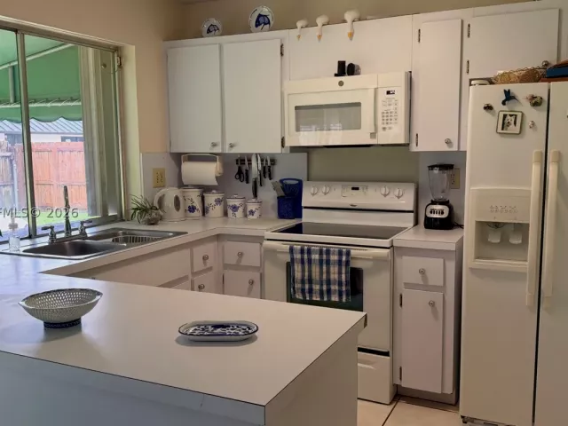 4-bedroom home for rent in Miami - 13325 SW 100th Ter - MondialRealty