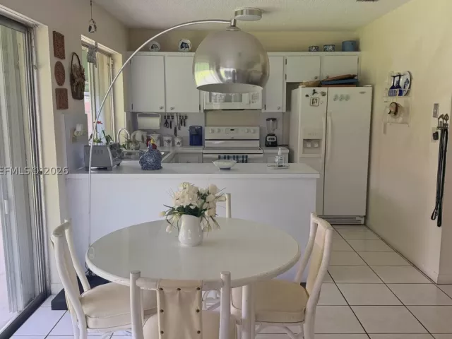 4-bedroom home for rent in Miami - 13325 SW 100th Ter - MondialRealty