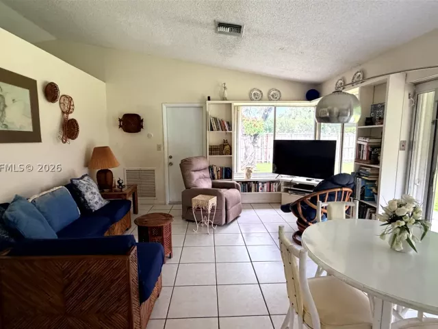 4-bedroom home for rent in Miami - 13325 SW 100th Ter - MondialRealty