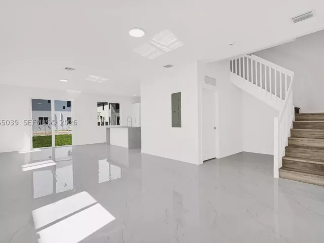 5-bedroom home for sale in Miami - 22555 SW 125th Ave - MondialRealty