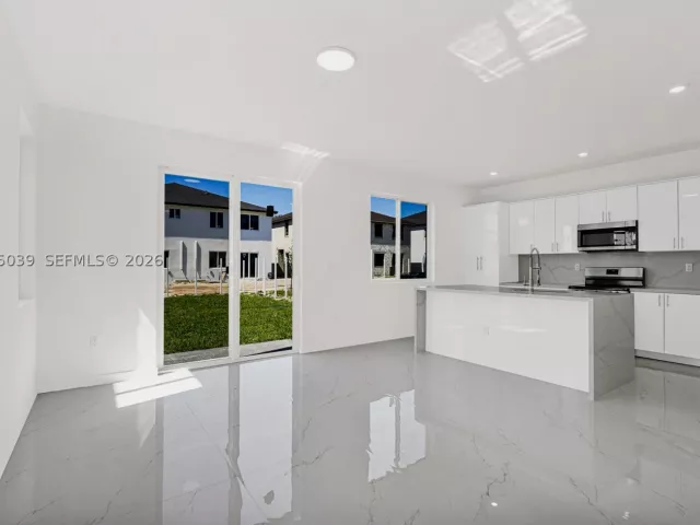5-bedroom home for sale in Miami - 22555 SW 125th Ave - MondialRealty