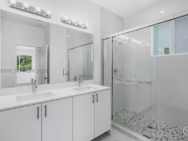 5-bedroom home for sale in Miami - 22555 SW 125th Ave - MondialRealty