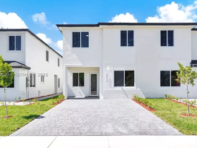 5-bedroom home for sale in Miami - 22555 SW 125th Ave - MondialRealty