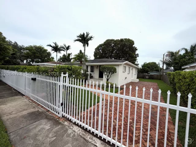 3-bedroom home for rent in Miami - 6746 SW 32nd Ter - MondialRealty