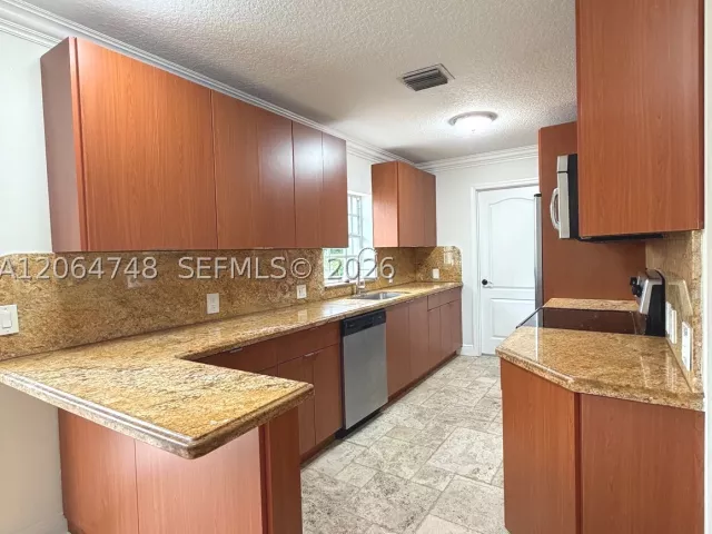 3-bedroom home for rent in Miami - 6746 SW 32nd Ter - MondialRealty