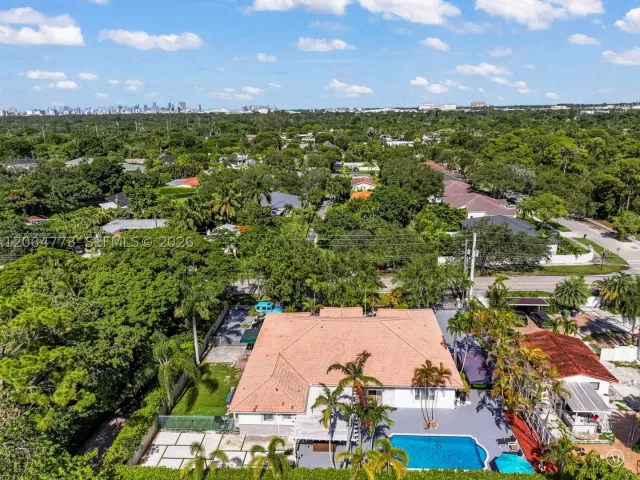 5-bedroom home for sale in Miami - 5750 SW 67 Ave - MondialRealty