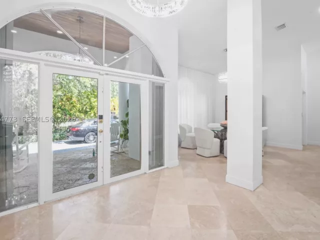 5-bedroom home for sale in Miami - 5750 SW 67 Ave - MondialRealty