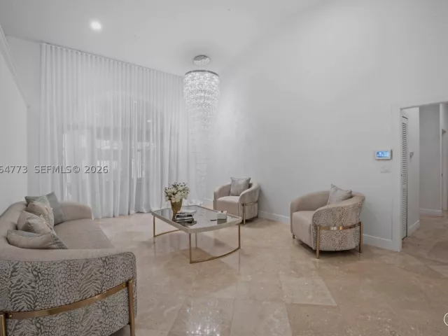 5-bedroom home for sale in Miami - 5750 SW 67 Ave - MondialRealty