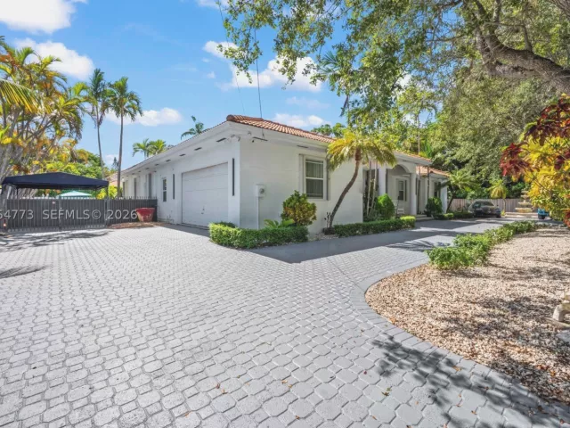 5-bedroom home for sale in Miami - 5750 SW 67 Ave - MondialRealty