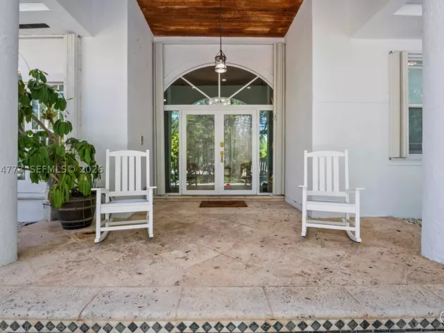 5-bedroom home for sale in Miami - 5750 SW 67 Ave - MondialRealty