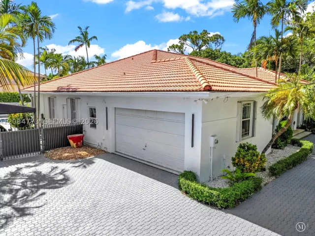 5-bedroom home for sale in Miami - 5750 SW 67 Ave - MondialRealty