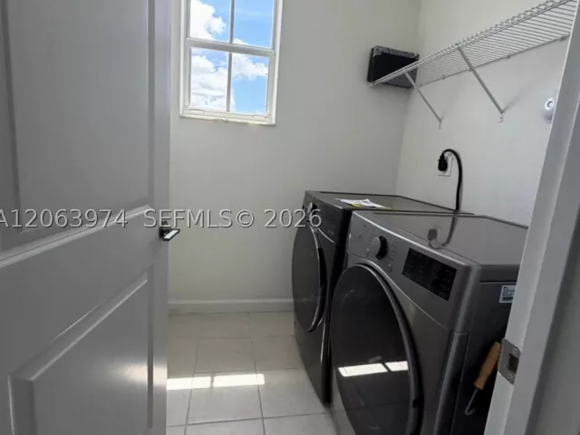 4-bedroom home for rent in Miami - 16144 SW 148th Pl - MondialRealty