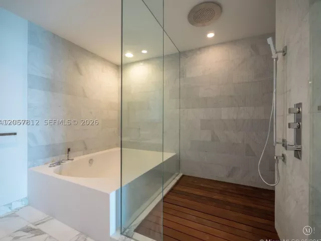 2-bedroom condo for rent in Bal Harbour - 10201 Collins Ave 1005 - MondialRealty