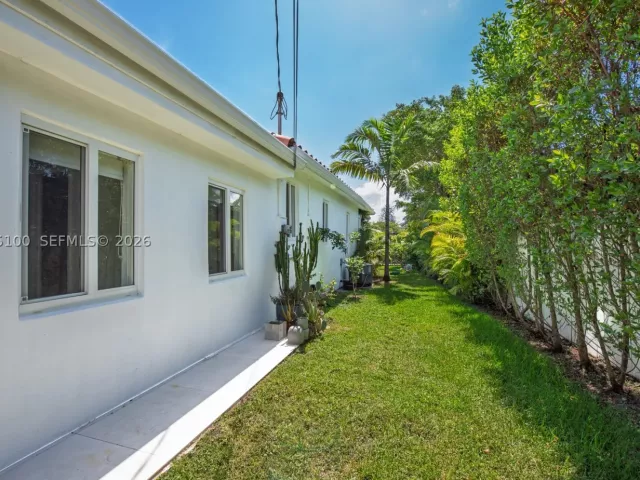 3-bedroom home for sale in Miami - 1450 SW 20th Ave - MondialRealty