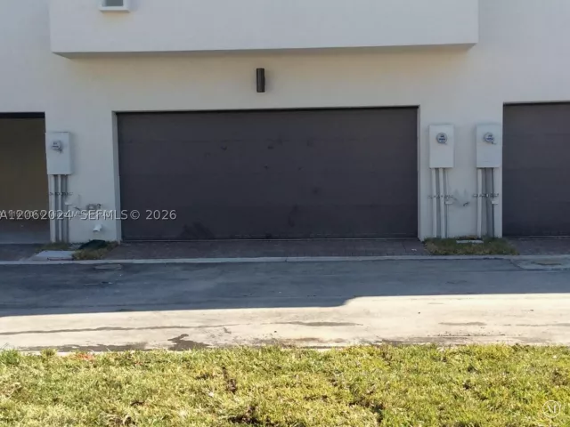 3-bedroom home for rent in Doral - 4286 NW 83rd Ave 0 - MondialRealty
