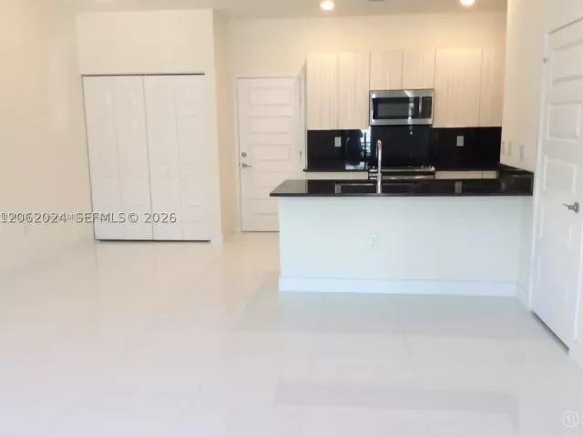 3-bedroom home for rent in Doral - 4286 NW 83rd Ave 0 - MondialRealty