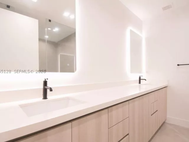 3-bedroom home for rent in Miami - 6860 SW 80th St 6860 - MondialRealty