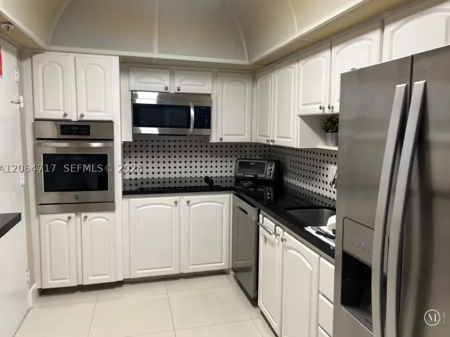 2-bedroom condo for sale in Hollywood - 3801 S Ocean Dr 3X - MondialRealty