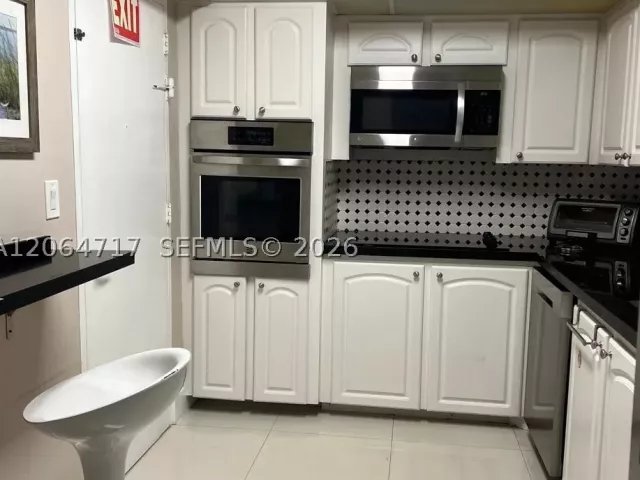 2-bedroom condo for sale in Hollywood - 3801 S Ocean Dr 3X - MondialRealty