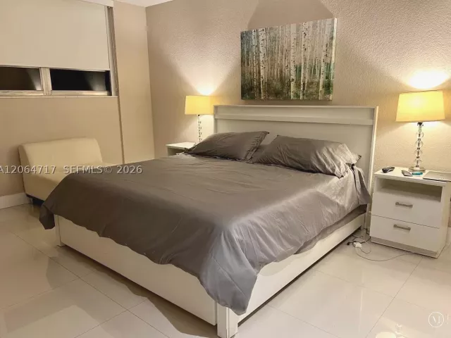 2-bedroom condo for sale in Hollywood - 3801 S Ocean Dr 3X - MondialRealty