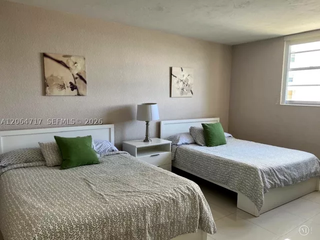 2-bedroom condo for sale in Hollywood - 3801 S Ocean Dr 3X - MondialRealty