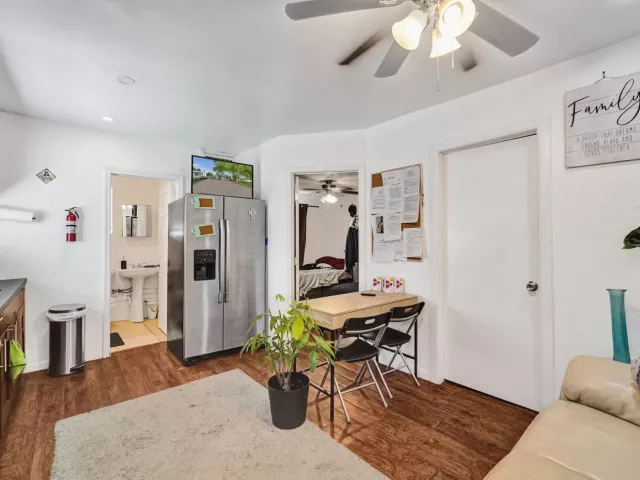 6-bedroom home for sale in Hollywood - 2815 ADAMS Street - MondialRealty