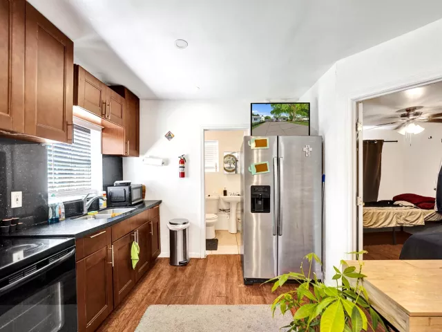 6-bedroom home for sale in Hollywood - 2815 ADAMS Street - MondialRealty