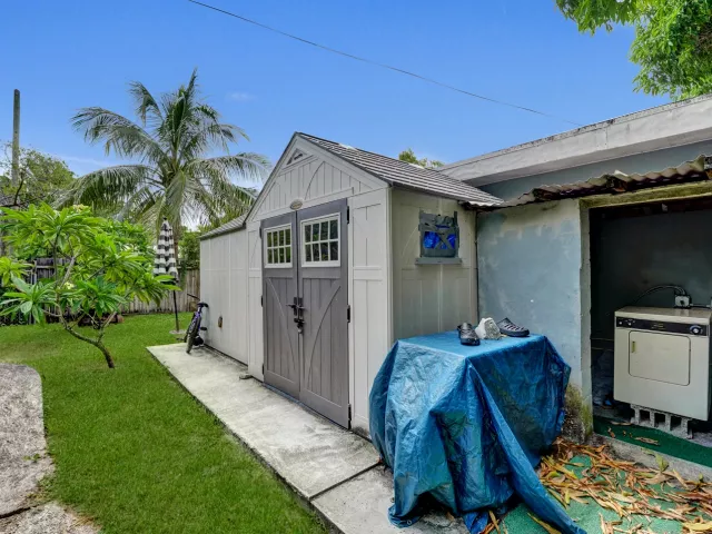 6-bedroom home for sale in Hollywood - 2815 ADAMS Street - MondialRealty