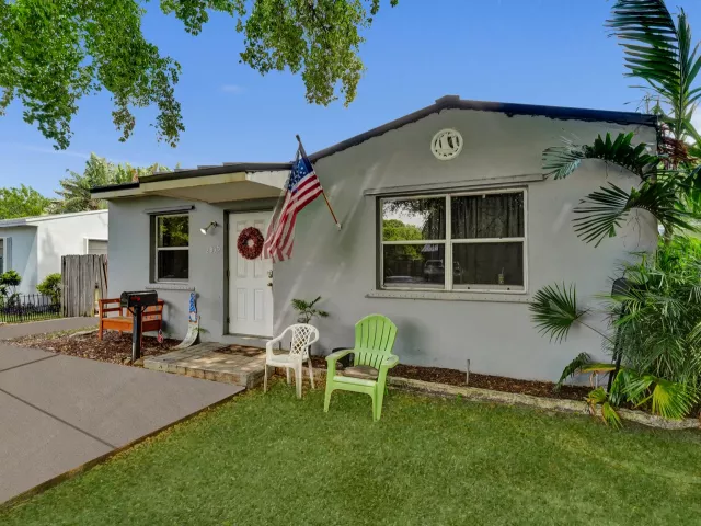 6-bedroom home for sale in Hollywood - 2815 ADAMS Street - MondialRealty