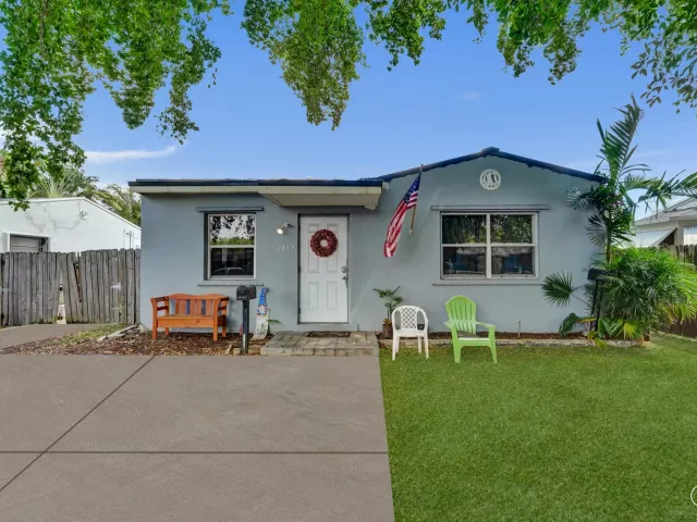 6-bedroom home for sale in Hollywood - 2815 ADAMS Street - MondialRealty