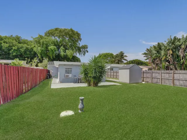 6-bedroom home for sale in Hollywood - 2815 ADAMS Street - MondialRealty