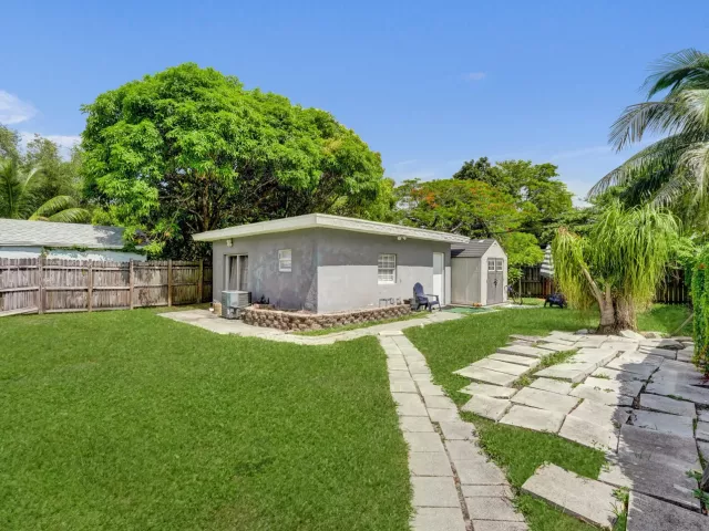 6-bedroom home for sale in Hollywood - 2815 ADAMS Street - MondialRealty