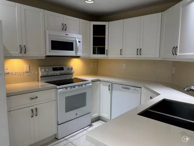 3-bedroom home for rent in Doral - 11440 NW 50th Ter - MondialRealty