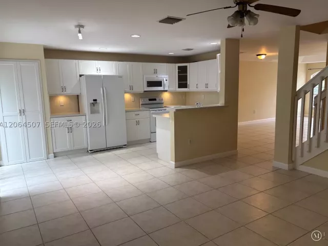 3-bedroom home for rent in Doral - 11440 NW 50th Ter - MondialRealty
