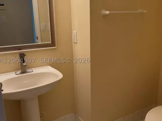 3-bedroom home for rent in Doral - 11440 NW 50th Ter - MondialRealty